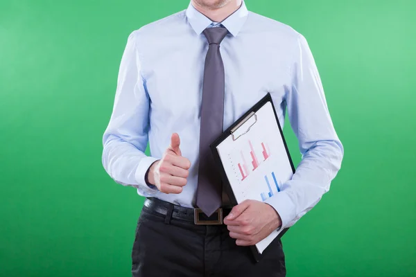 Homem com gráfico de barras mostrando gesto ok — Fotografia de Stock