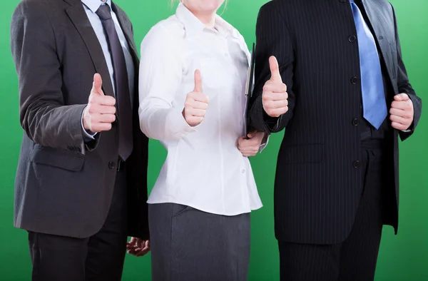 Trabajadores mostrando gesto bien — Foto de Stock