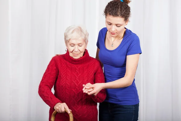 Granddaughter helping grandmother — Stock Photo, Image