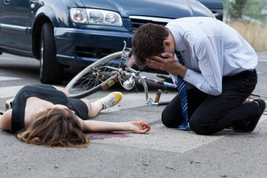 kadın motosiklet sürücüsü öldürdü