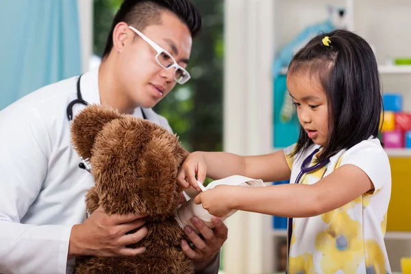 Girl with bear — Stock Photo, Image