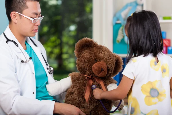 Teddy bear during examination — Stock Photo, Image