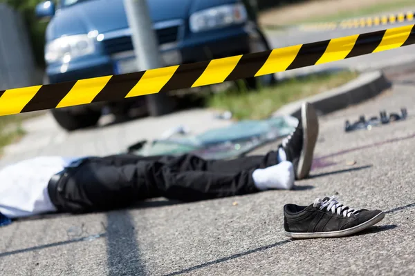 Homme victime d'un accident de voiture — Photo