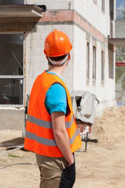 Oluşturucu çalışan inşaat sahasında