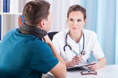 Boğaz Kliniği olan genç adam