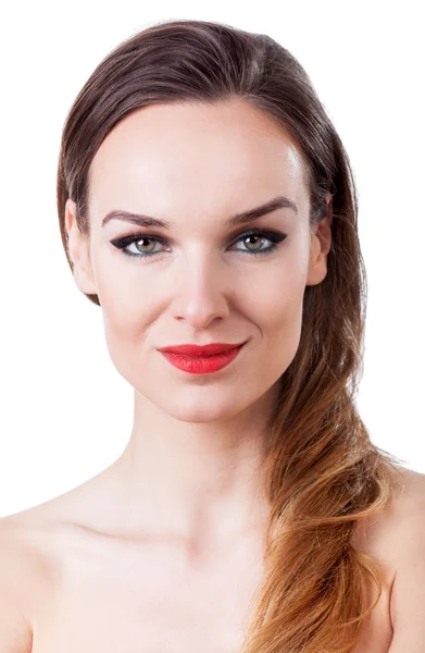 Mulher atraente com cabelos longos e lábios vermelhos — Fotografia de Stock