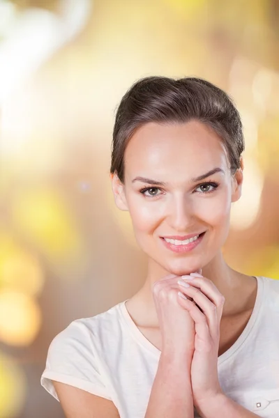 Mujer bonita sonriente — Foto de Stock