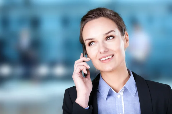 Donna d'affari che parla al telefono — Foto Stock