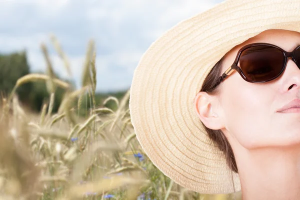 Woman on a meadow — Stock Photo, Image