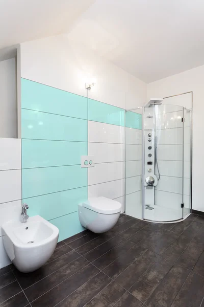 Светлая ванная комната — стоковое фото
