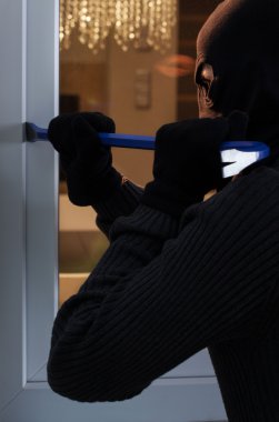 hırsız eve breaking