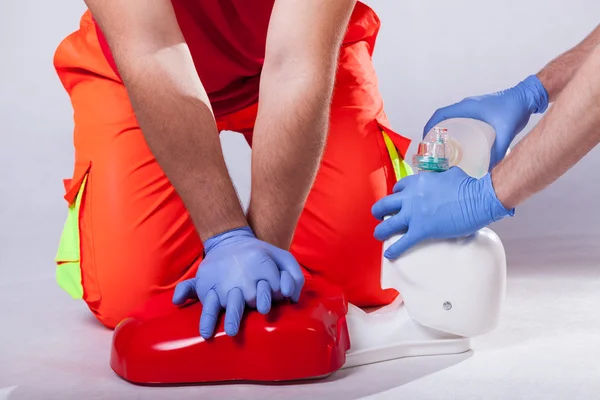 Demonstration of first aid — Stock Photo, Image