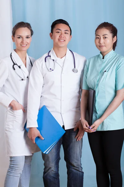 Läkare och assistent innan arbetet — Stockfoto