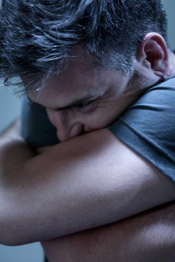 Adam hayatında sorunları