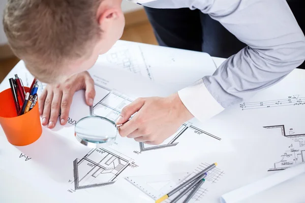 Architect works on big house project — Stock Photo, Image