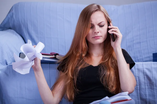 Chica enojada no quiere estudiar — Foto de Stock