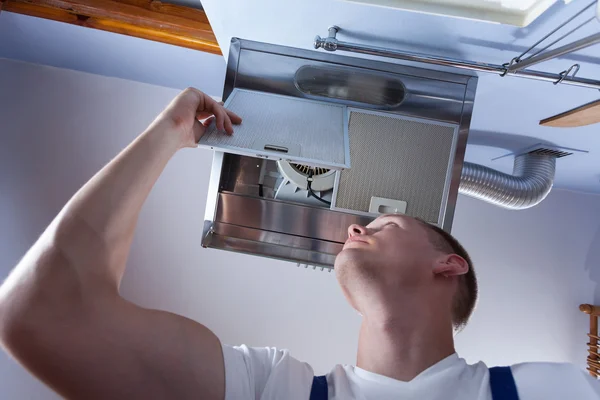 Fixing kitchen wall hood — Stock Photo, Image