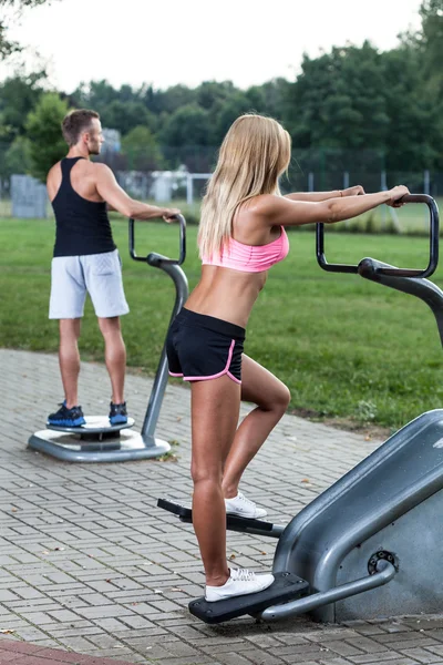 Träning på gym — Stockfoto