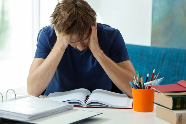 Student doesn't want to learn — Stock Photo, Image
