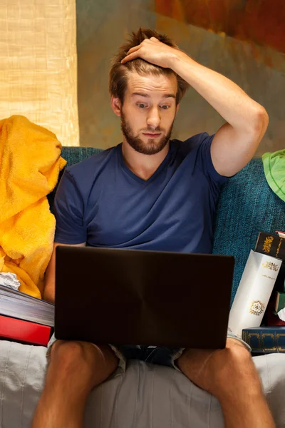 Student met laptop — Stockfoto