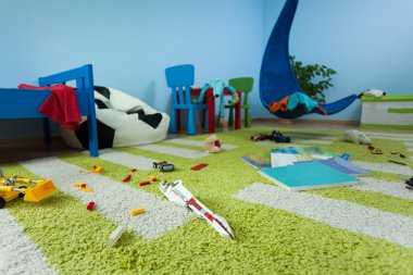 çocuğun odasında karışıklık