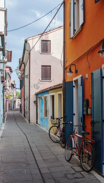 Zijstraat in caorle, Italië — Stockfoto