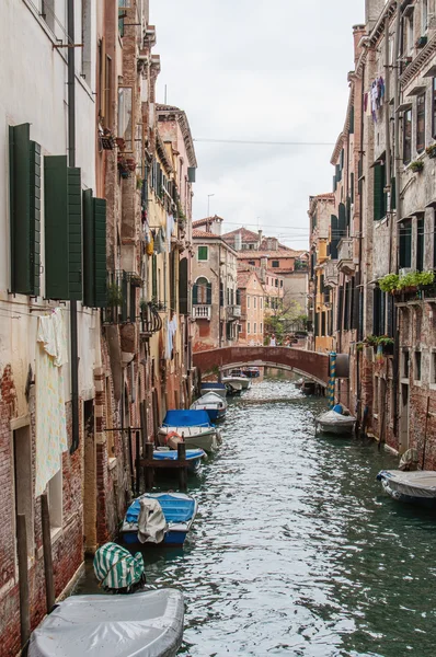 Shabby side street in Venice — Stock Photo, Image