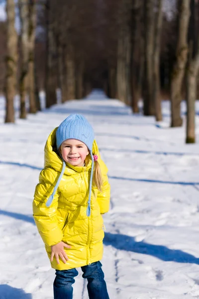 Funny little girl playing in winter — Stock Photo, Image