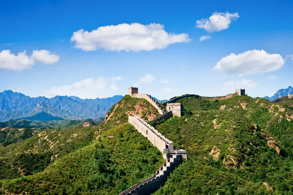 Gran Muralla de China en el día de verano, sección Jinshanling cerca de Beijing —  Fotos de Stock