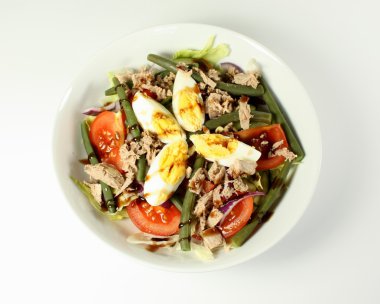 ton balığı ve yumurta salatası