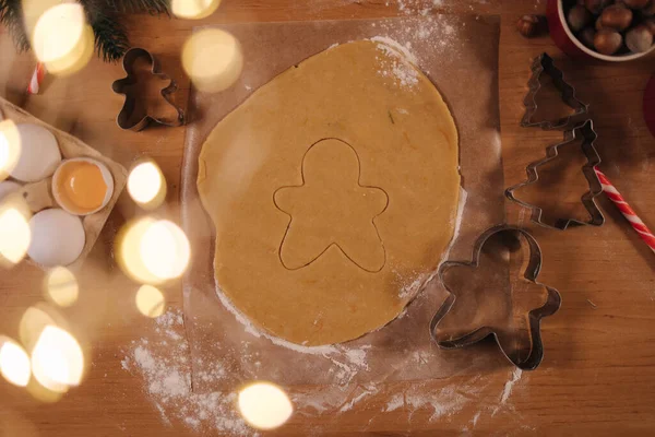 Top view of raw dough for cooking Christmas cookies ginger men on wooden table. Preparing for baking — Stock Photo, Image