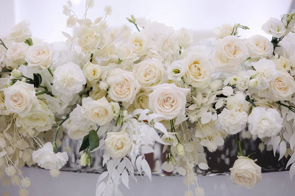 Весільний Букет Ресторані Столі Білі Квіти — стокове фото