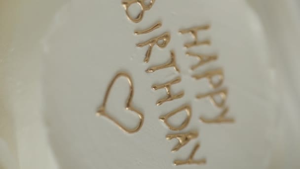 黄金の銘文で飾られたお弁当ケーキ誕生日おめでとう 一人用ケーキ — ストック動画