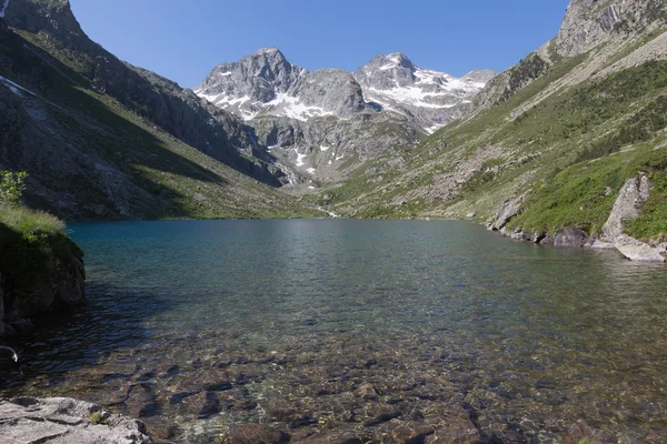 Montanha lago, Parque Nacional dos Pirinéus, França — Fotografia de Stock