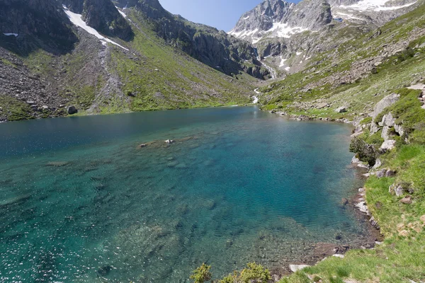 Montanha lago, Parque Nacional dos Pirinéus, França — Fotografia de Stock