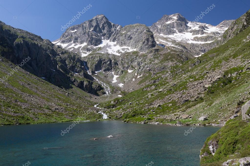 Lac De Montagne Parc National Des Pyrénées France