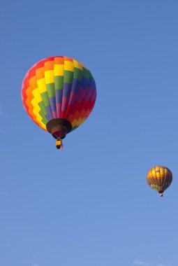 Renkli sıcak hava balonları