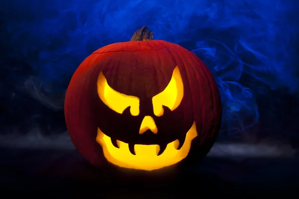 Jack-o-Lanterna di Halloween intagliato — Foto Stock