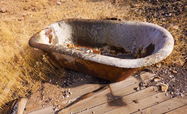 Nevada hayalet kasaba, eski yıpranmış küvet — Stok fotoğraf