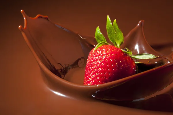 Strawberry Splashing in Milk Chocolate — Stock Photo, Image