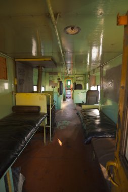 kırık tren iç