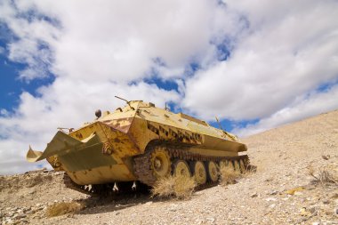 nevada Çölü'nde terk edilmiş tank boyalı ışık