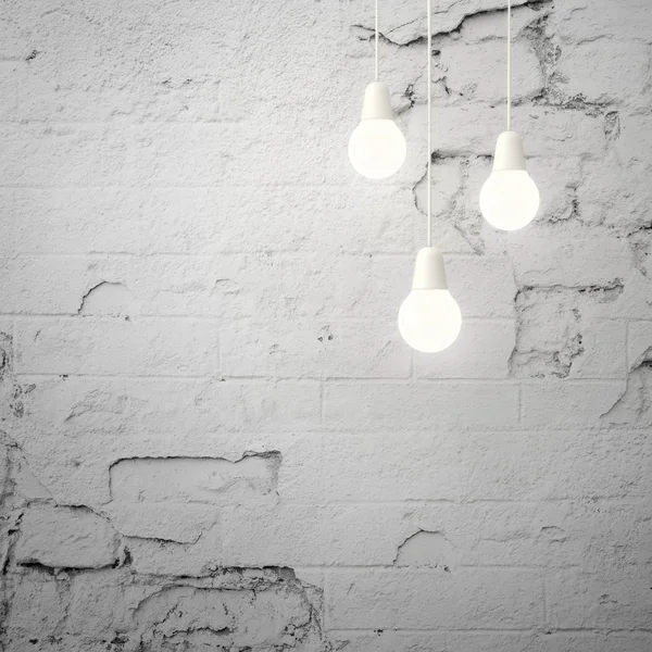 Lampes blanches sur mur fissuré — Photo