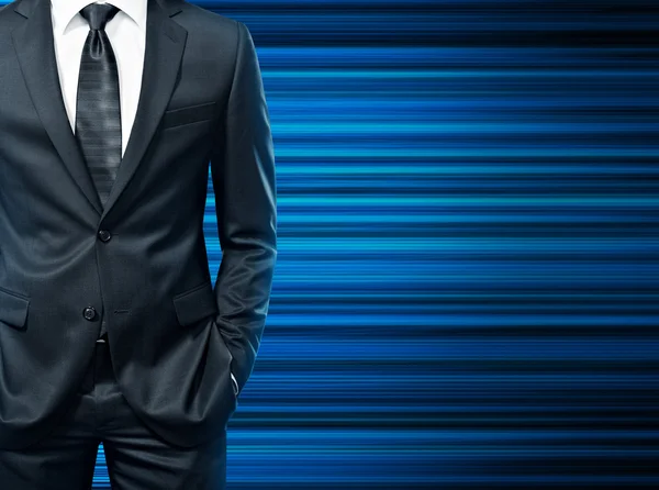 Hombre en traje sobre fondo azul — Foto de Stock