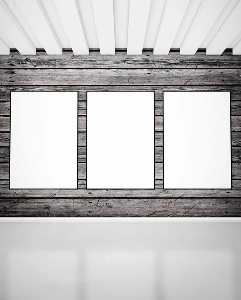 Carteles en blanco en la pared de madera —  Fotos de Stock