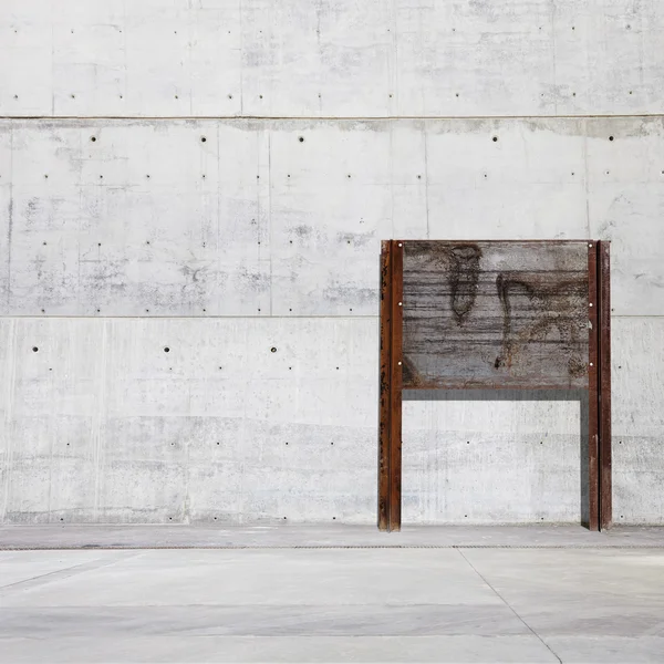 Oude houten frame op een oude muur — Stockfoto