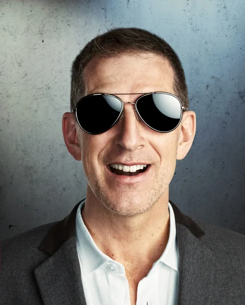 Mature man wearing sunglasses — Stock Photo, Image