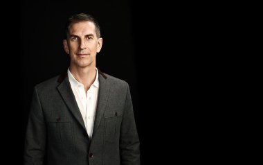 Olgun bir adamın portresi.