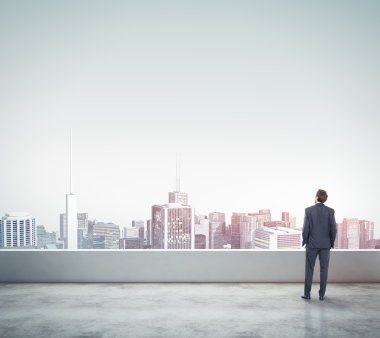 Çatıda duran ve city adlı arıyor işadamı
