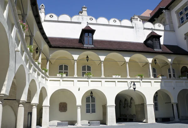 Patio del Ayuntamiento de Bratislava, Eslovaquia — Foto de Stock